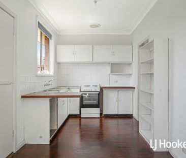 Charming 3 Bedroom Home! - Photo 6