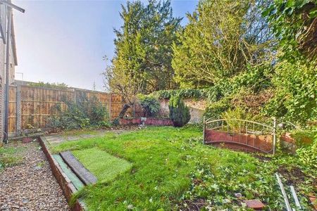 Kimberley, Bracknell, Berkshire, RG12 - Photo 2