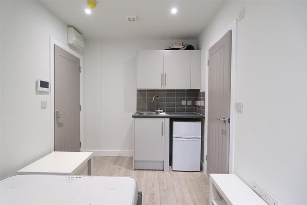 Studio to rent - Photo 1