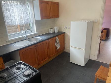 3 bedroom terraced house to rent - Photo 5