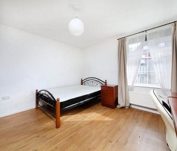 3 bedroom flat to rent - Photo 1