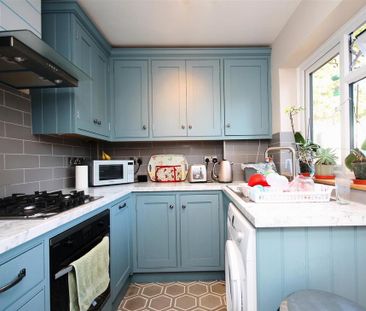 2 bedroom semi-detached house to rent - Photo 5