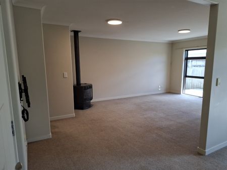 Discover comfort and convenience in this four-bedroom, two-bathroom home located on Bryce Street - just a short stroll from Cambridge’s town centre. - Photo 5