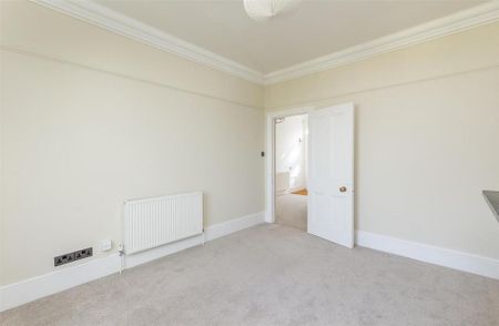 4 bedroom detached house to rent - Photo 4