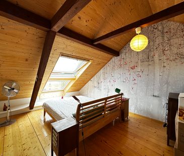 Bright, conveniently located, ready to move in! - Photo 2