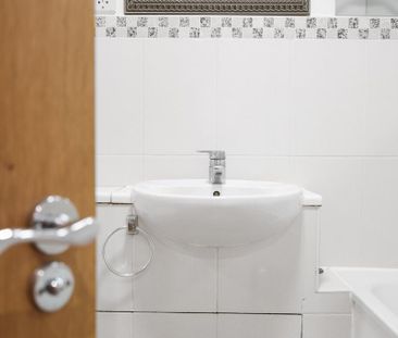 2 bedroom apartment to rent - Photo 6