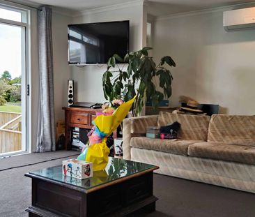 Cutie on Cohen! - Photo 2