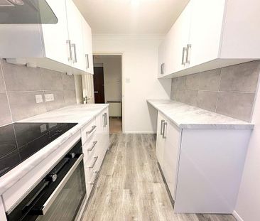 2 bedroom ground floor flat to rent - Photo 2