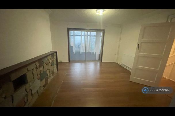3 bedroom end of terrace house to rent - Photo 1
