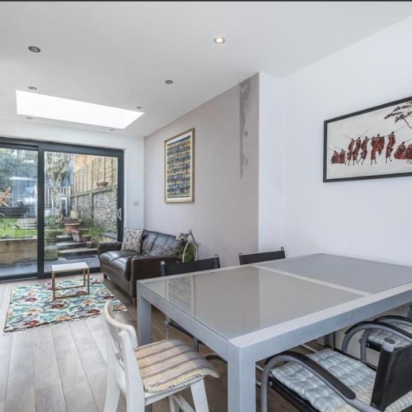 4 Bed End Terrace, Catherine Grove, SE10 - Photo 1