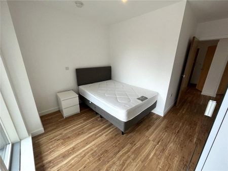 3 bedroom flat to rent - Photo 4