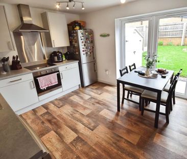 2 bedroom semi-detached house to rent - Photo 5