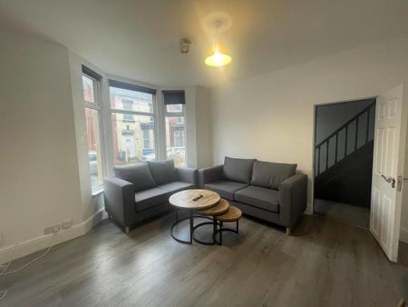 4 bedroom end of terrace house to rent - Photo 5