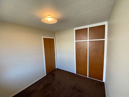 2 Bedroom unit close to the city - Photo 2