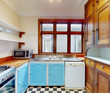 CENTRALLY LOCATED 4 BEDROOM HOME - Photo 3