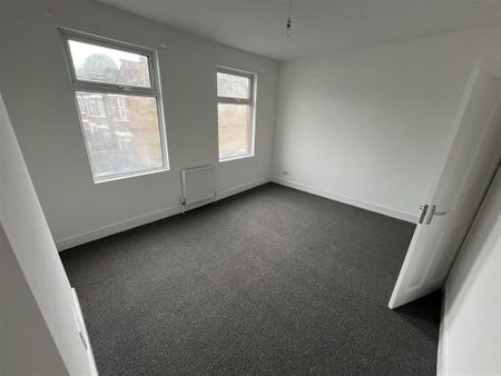 3 bedroom end of terrace house to rent - Photo 5