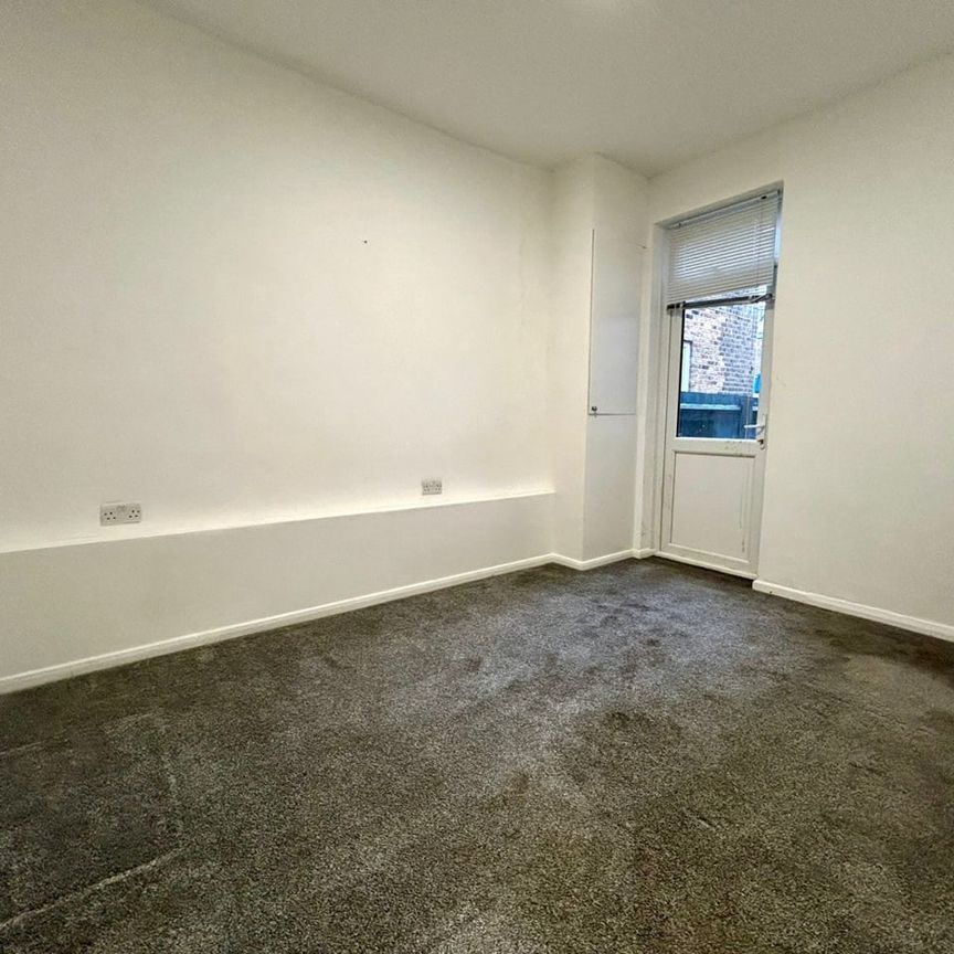 2 Bed Flat, Harley Road, NW10 - Photo 1