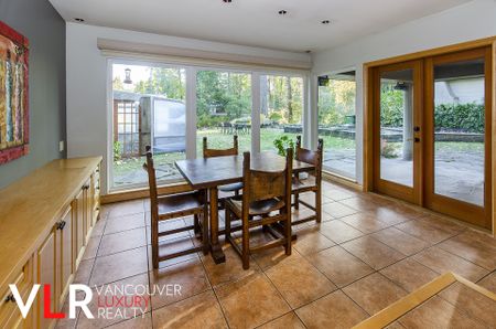 House in North Vancouver, BC - Photo 4