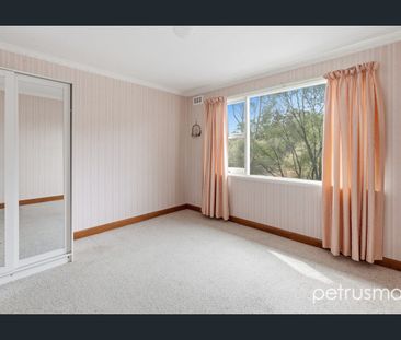 Three Bedroom Home Backing onto Adina Park - Photo 5