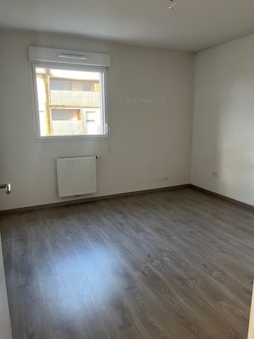 Location Appartement 3 pièces 68m² - Photo 2