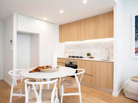 Apartment with 2 bedrooms, 1 bathroom & parking for 1 car - Photo 2