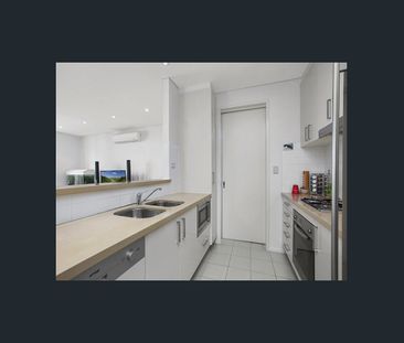 Sun Drenched North Facing apartment - Photo 3