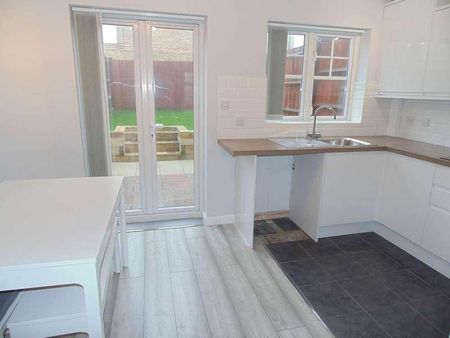 Rhos Y Derwen, Highfields, Blackwood, NP12 - Photo 3