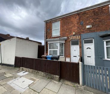 2 bedroom end of terrace house to rent - Photo 2