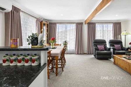 Low Maintenance Two Bedroom Unit - Photo 3