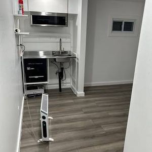 Downtown micro apartment(Dundas/manning - Photo 2