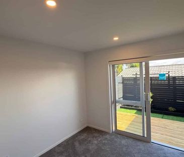 Nearly new 3 bedroom stunning townhouse in Beach Haven - Photo 1