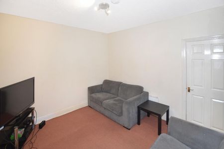 4 bedroom House To Let - Photo 2