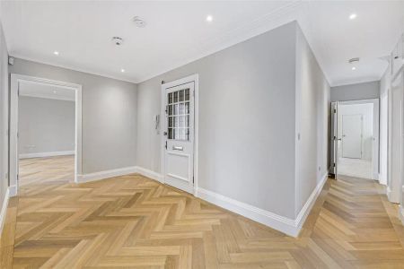 3 bedroom flat in 93 Sloane Street - Photo 4