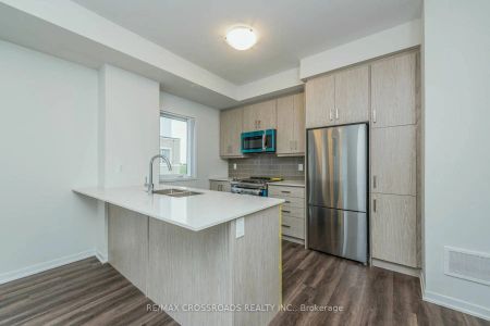 Condo Townhouse For Lease | N9261185 - Photo 3