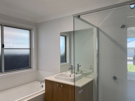 Contemporary Elegance - Photo 4