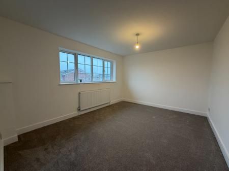 3 bedroom Terraced House To Let - Photo 2