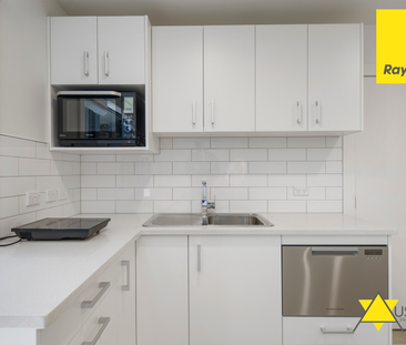 Modern 1-Bedroom Home with Private Courtyard in Prime Orakei Locati... - Photo 2