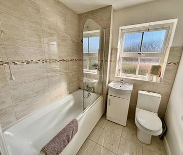 3 bedroom semi-detached house to rent - Photo 2