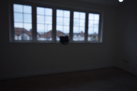 3 bedroom flat to rent - Photo 4