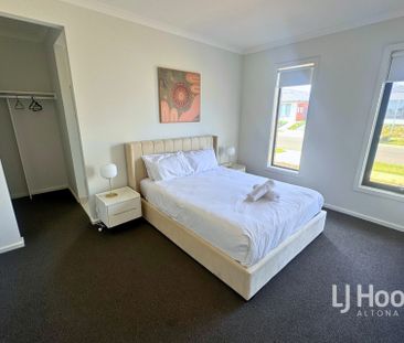 Spacious 4-Bedroom Family Home in Harpley Estate - Werribee - Photo 5