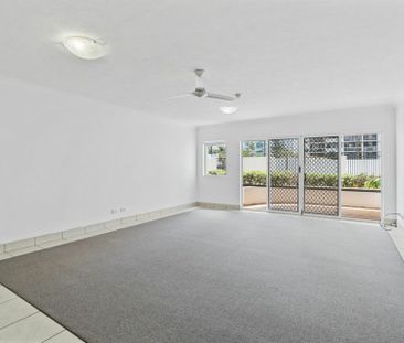 Beachfront Living in Surfers Paradise! - Photo 4