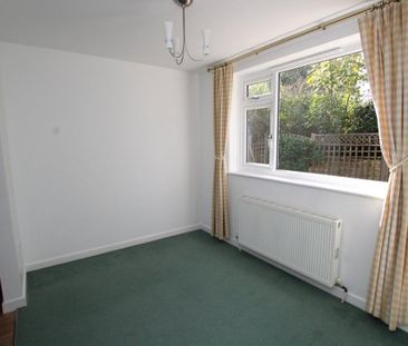 3 bedroom link detached house to rent - Photo 2