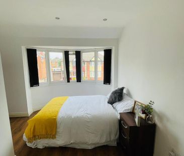 1 bedroom in a house share to rent - Photo 1