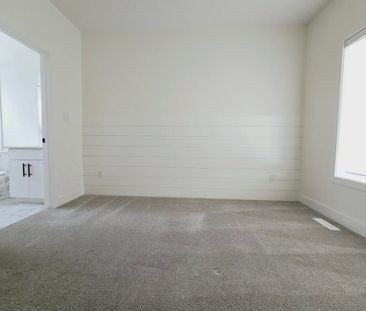 Edmonton Unfurnished duplex Rental in Spruce Avenue - Modern 3-Bedr... - Photo 3