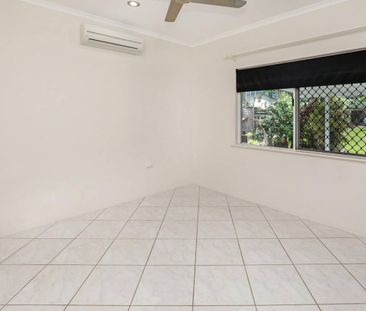 Spacious 3-Bedroom Home with Pool and Patio Bliss - Photo 6