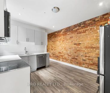 Condo Townhouse For Lease | W9256696 - Photo 1