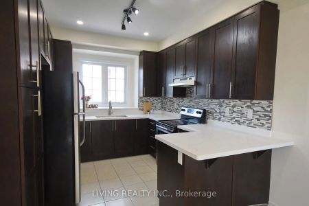 Condo Townhouse For Lease | N9255946 - Photo 4