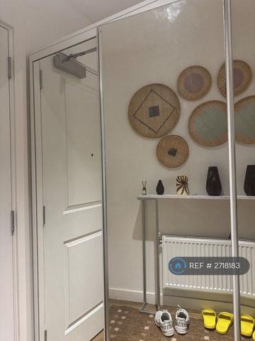 1 bedroom in a flat share to rent - Photo 4