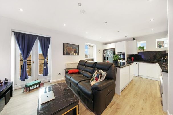 2 bedroom flat to rent - Photo 1