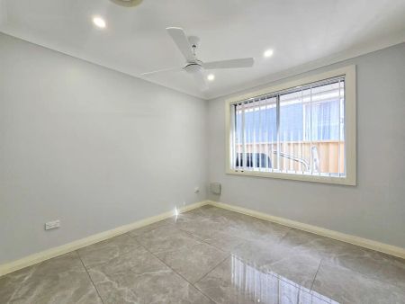 “Stylish & Modern Family Retreat with Pool & Solar - Prime Campbelltown Location!” - Photo 4